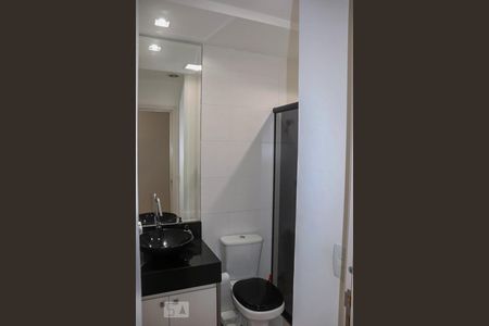 Banheiro do Corredor de apartamento para alugar com 2 quartos, 69m² em Jardim Tupanci, Barueri