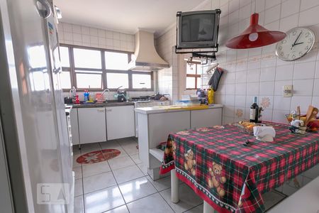 Cozinha de apartamento à venda com 3 quartos, 154m² em Vila Pompéia, São Paulo