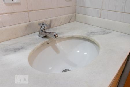 Detalhe do Banheiro do Corredor de apartamento para alugar com 2 quartos, 65m² em Vila Creti, Barueri