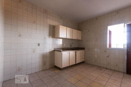 Cozinha de apartamento para alugar com 3 quartos, 110m² em Santa Amélia, Belo Horizonte