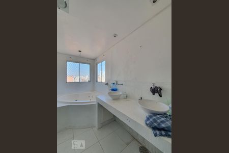 Apartamento à venda com 127m², 2 quartos e 1 vaga Apartamento à venda com 127m², 2 quartos e 1 vagaBanheiro da suíte 2