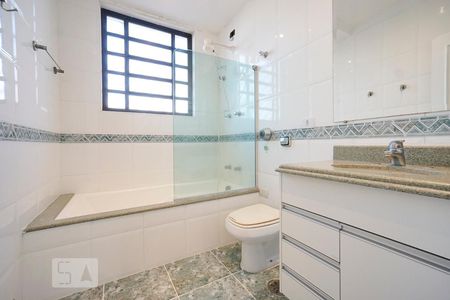 Banheiro de casa para alugar com 2 quartos, 100m² em Parque São Jorge, São Paulo