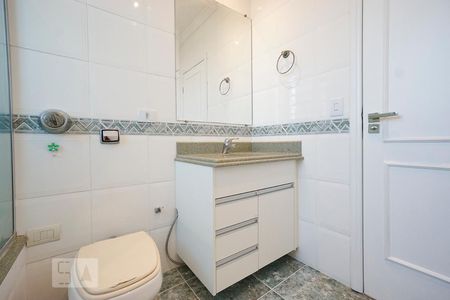 Banheiro de casa para alugar com 2 quartos, 100m² em Parque São Jorge, São Paulo