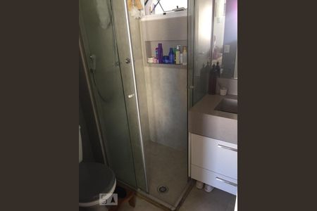 Banheiro corredor de apartamento para alugar com 2 quartos, 69m² em Parque Reboucas, São Paulo