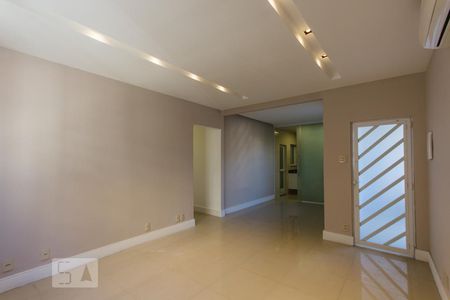 Sala de casa para alugar com 3 quartos, 140m² em Pechincha, Rio de Janeiro