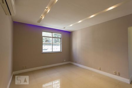 Sala de casa para alugar com 3 quartos, 140m² em Pechincha, Rio de Janeiro