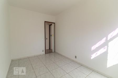 Quarto 1 de apartamento para alugar com 2 quartos, 55m² em Taquara, Rio de Janeiro