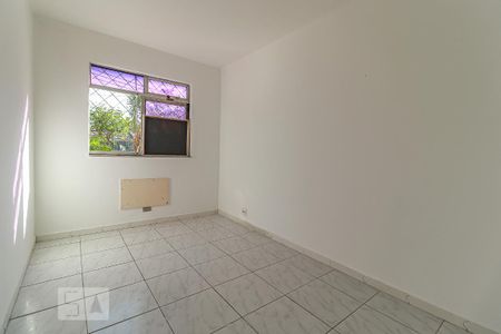 Quarto 1 de apartamento para alugar com 2 quartos, 55m² em Taquara, Rio de Janeiro