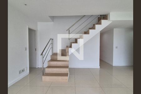 escada de apartamento para alugar com 4 quartos, 300m² em Barra da Tijuca, Rio de Janeiro