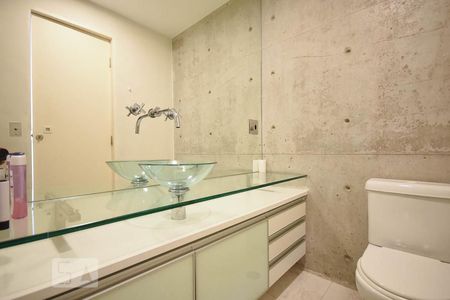 Banheiro de apartamento à venda com 1 quarto, 70m² em Jardim Fonte do Morumbi, São Paulo