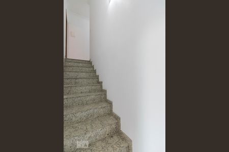 Escada de casa para alugar com 3 quartos, 210m² em Vila Camilópolis, Santo André