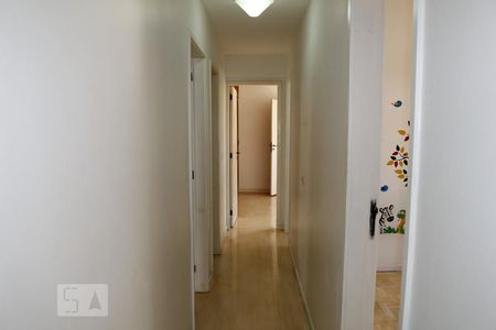 Corredor de apartamento para alugar com 3 quartos, 115m² em Laranjeiras, Rio de Janeiro
