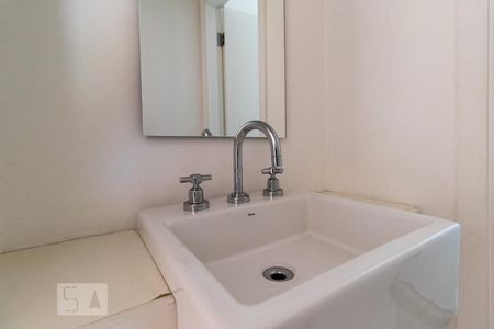 Banheiro de apartamento à venda com 1 quarto, 75m² em Jardim Paulista, São Paulo