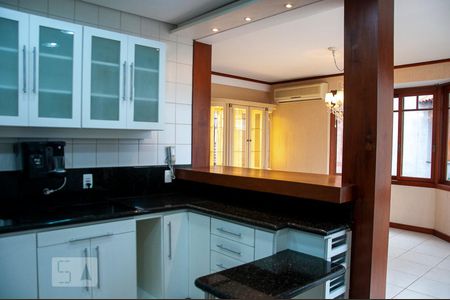 Cozinha de casa de condomínio à venda com 4 quartos, 300m² em Santa Tereza, Porto Alegre