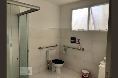 Banheiro de apartamento à venda com 1 quarto, 42m² em Mato Grande, Canoas