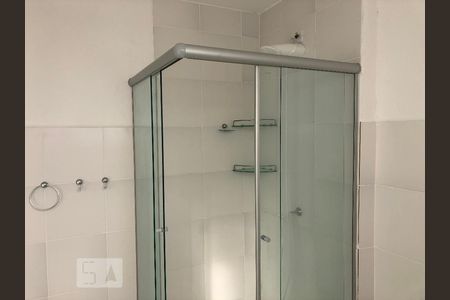 Banheiro de apartamento à venda com 1 quarto, 42m² em Mato Grande, Canoas