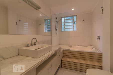 Banheiro de apartamento à venda com 3 quartos, 120m² em Moinhos de Vento, Porto Alegre