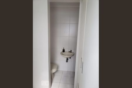 Banheiro de Serviço de apartamento para alugar com 3 quartos, 128m² em Jardim das Laranjeiras, São Paulo