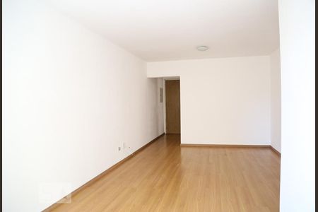 Sala de apartamento para alugar com 2 quartos, 70m² em Parque Imperial, São Paulo