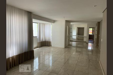 Sala de apartamento para alugar com 3 quartos, 135m² em Belvedere, Belo Horizonte