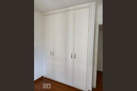 Quartos 2 - 3 de apartamento para alugar com 3 quartos, 135m² em Belvedere, Belo Horizonte