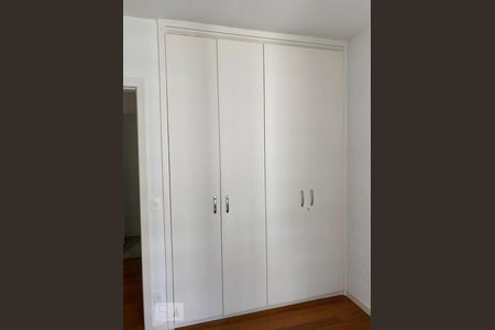 Quartos 2 - 3 de apartamento para alugar com 3 quartos, 135m² em Belvedere, Belo Horizonte