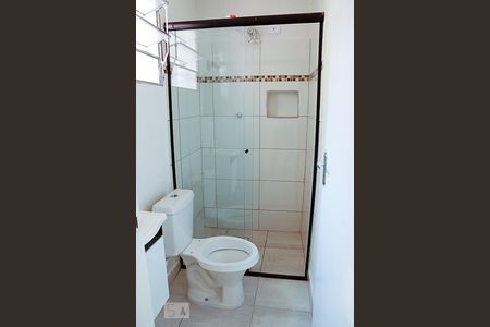 Banheiro Suíte de casa para alugar com 2 quartos, 40m² em Vila Campo Grande, São Paulo