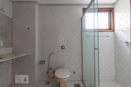 Banheiro de apartamento à venda com 2 quartos, 76m² em Chácara das Pedras, Porto Alegre