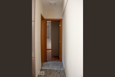 Corredor de apartamento para alugar com 1 quarto, 40m² em Funcionários, Belo Horizonte
