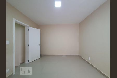 Quarto 1 de casa para alugar com 2 quartos, 65m² em Vila Firmiano Pinto, São Paulo