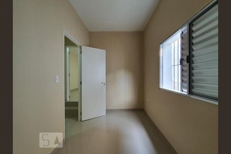 Quarto 2 de casa para alugar com 2 quartos, 65m² em Vila Firmiano Pinto, São Paulo