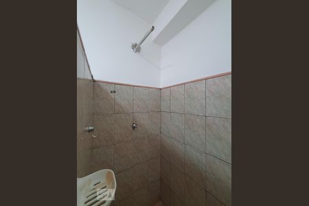 Banheiro  de casa para alugar com 2 quartos, 65m² em Vila Firmiano Pinto, São Paulo
