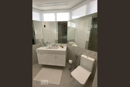 Banheiro de apartamento para alugar com 4 quartos, 250m² em Centro, Florianópolis