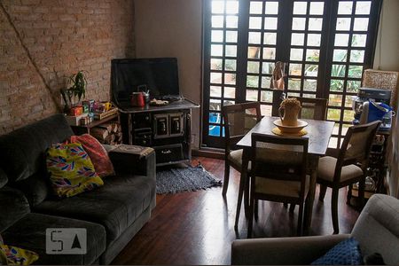 Sala de casa à venda com 4 quartos, 160m² em Teresópolis, Porto Alegre