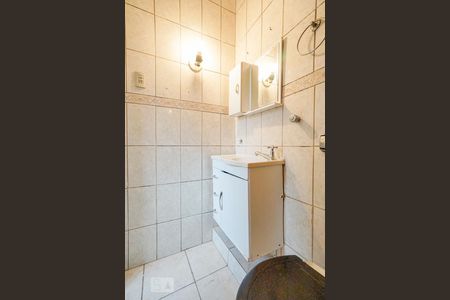 Banheiro de casa para alugar com 2 quartos, 60m² em Vila Carrão, São Paulo