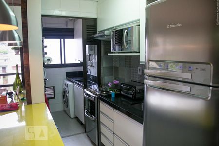 Cozinha de apartamento à venda com 2 quartos, 53m² em Vila Anglo Brasileira, São Paulo