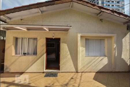 Entrada Social de casa à venda com 4 quartos, 209m² em Jardim das Acácias, São Paulo