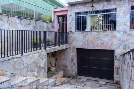 Fachada de casa à venda com 3 quartos, 200m² em Vila Vera, São Paulo