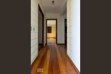 Corredor de apartamento para alugar com 3 quartos, 124m² em Vila Mesquita, São Paulo