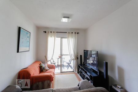 Sala de apartamento para alugar com 3 quartos, 75m² em Vila Alexandria, São Paulo