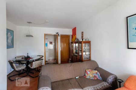 Sala de apartamento para alugar com 3 quartos, 75m² em Vila Alexandria, São Paulo