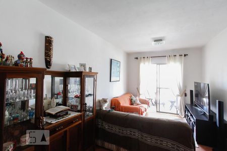 Sala de apartamento para alugar com 3 quartos, 75m² em Vila Alexandria, São Paulo