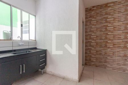 Cozinha de casa para alugar com 1 quarto, 45m² em Vila Taquari, São Paulo