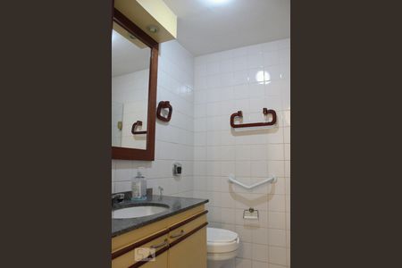 Banheiro de apartamento à venda com 1 quarto, 60m² em Barra da Tijuca, Rio de Janeiro