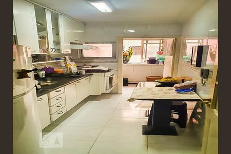 Cozinha de apartamento à venda com 2 quartos, 64m² em Vila Santa Terezinha (zona Norte), São Paulo