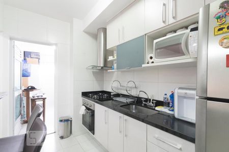 Cozinha de apartamento à venda com 2 quartos, 79m² em Empresarial 18 do Forte, Barueri