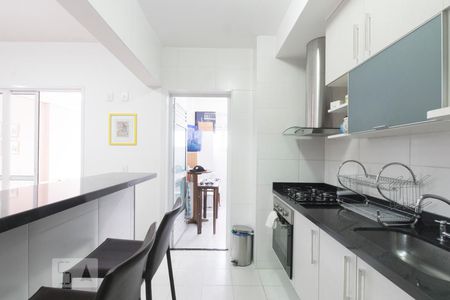 Cozinha de apartamento à venda com 2 quartos, 79m² em Empresarial 18 do Forte, Barueri