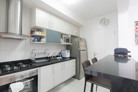 Cozinha de apartamento à venda com 2 quartos, 79m² em Empresarial 18 do Forte, Barueri