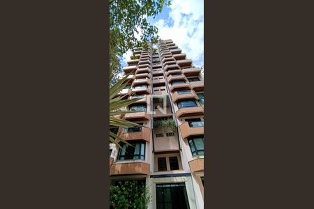 Apartamento para alugar com 185m², 3 quartos e 3 vagas Apartamento para alugar com 185m², 3 quartos e 3 vagasFachada