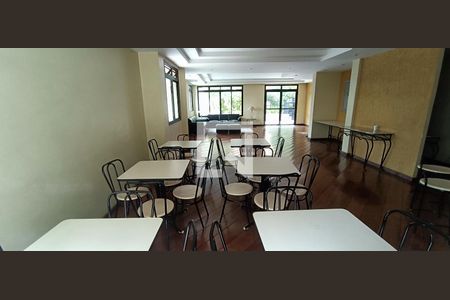 Apartamento para alugar com 185m², 3 quartos e 3 vagas Apartamento para alugar com 185m², 3 quartos e 3 vagasÁrea comum - Salão de festas